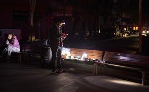 A man sells battery-powered radios and torches on a Barcelona street during the blackout in Barcelona, Spain, Tuesday, April 29, 2025. (AP Photo/Emilio Morenatti)