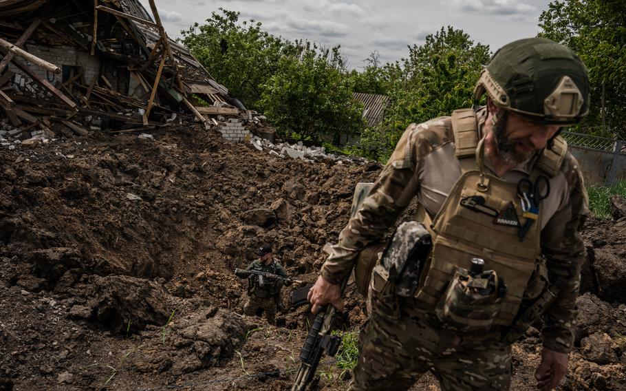 Kraken Regiment members Oleg Sapachenko and Andrii Maleev in Ruska Lozova, on May 30, 2022.