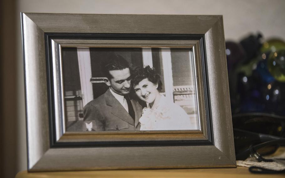 A photograph of Thomas and Dee House is displayed in their home in Las Cruces, N.M. on Aug. 26, 2021.