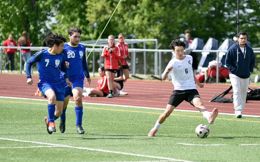 Ryan Suthers tries to control the ball.