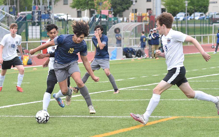 Ansbach sophomore Daeveon Browne squeaks past Brussels senior Ezra De Leon Kona during pool-play action on May 16, 2023, at Kaiserslautern High School in Kaiserslautern, Germany. Browne recorded four goals and an assist in the 6-1 win.
