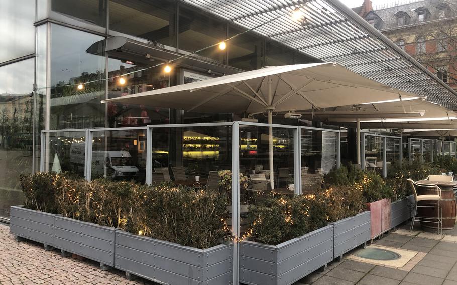 Lumen’s glass and steel structure stands out from the older buildings surrounding Wiesbaden’s market square. The restaurant is open for breakfast, lunch and dinner.