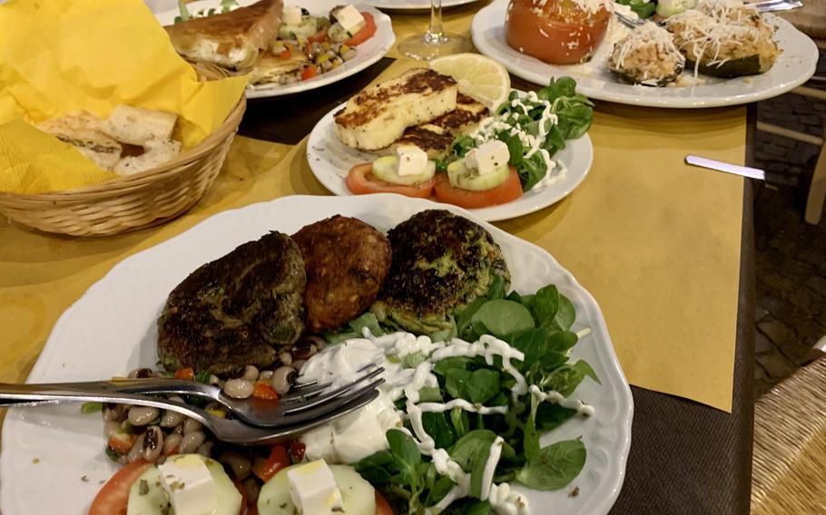 The menu at Magn’ A Grecia has a variety of meat and vegetarian dishes. However, vegans won’t find many suitable entree options.