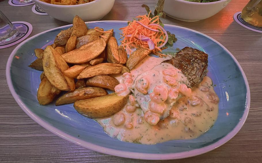 The Forrest Gump Steak at Freeway Restaurant in Ruesselsheim, Germany, is a generous nod to the iconic hit film. This surf-and-turf dish, with its accompanying shrimp and creamy sauce, is a hearty take on American cuisine.