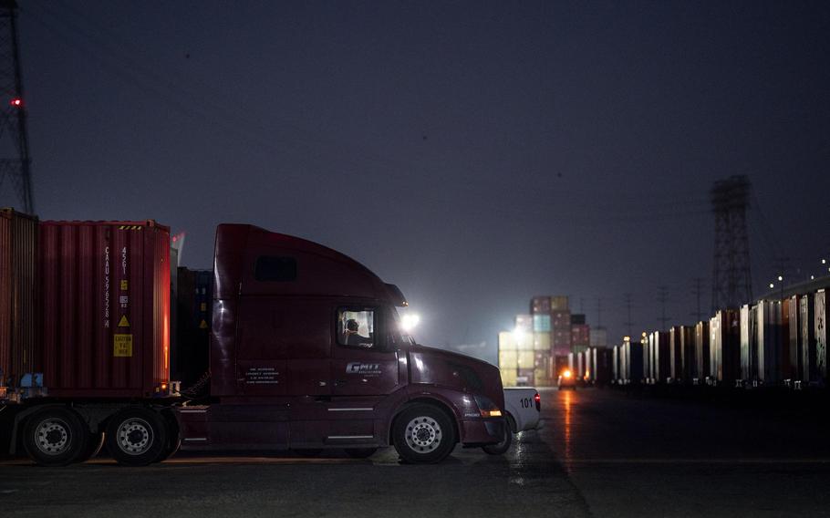 As supply chain issues bedevil the U.S. economy because of the pandemic, TRAC Intermodal at the Port of Los Angeles provides extra space for containers to be picked up or dropped off, empty or full. MUST CREDIT: Washington Post photo by Melina Mara