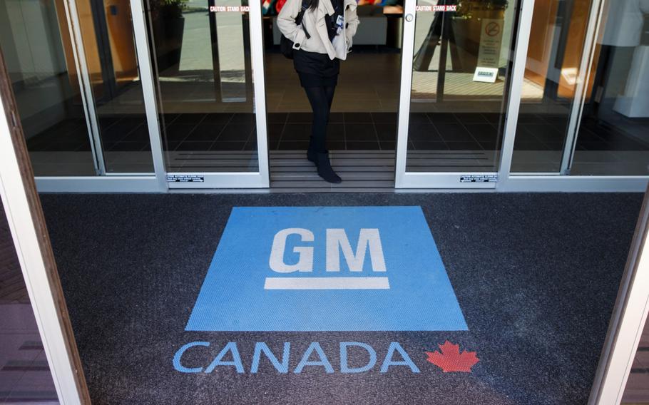 Workers at General Motors Co.’s Canadian plants are on strike, idling key factories in Ontario, after contract negotiations with the union representing about 4,300 employees failed to bring an agreement.