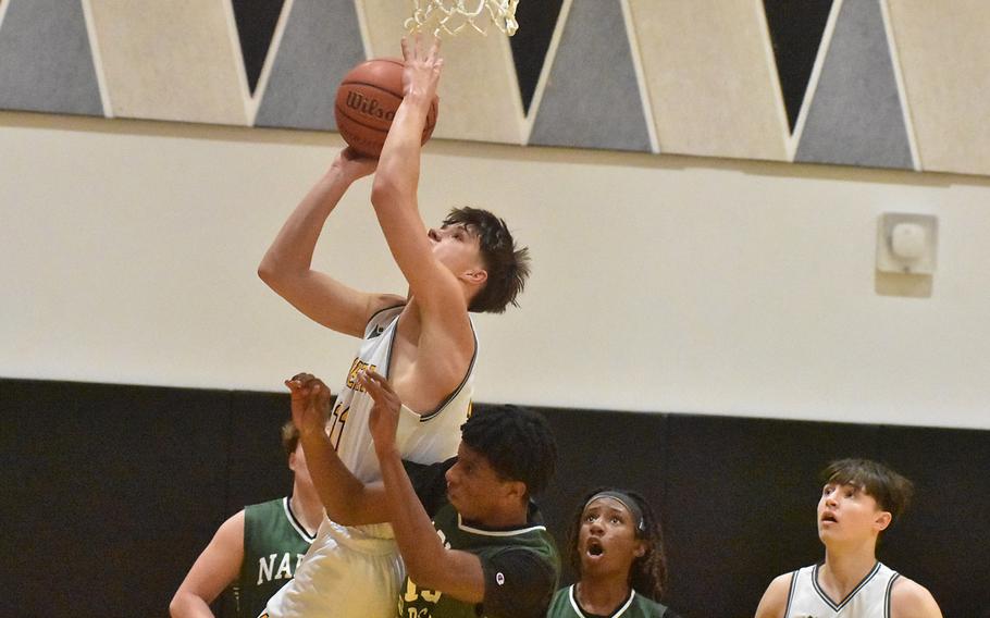 Vicenza’s Ben Harlow drives past Naples’ Thurman Bruner in the Cougars’ 65-49 victory over the Wildcats on Friday, Feb. 2, 2024.