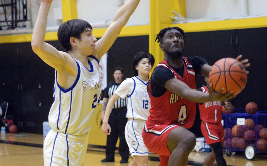 Kinnick's Kennedy Hamilton drives against St. Mary's Zach Bingham.