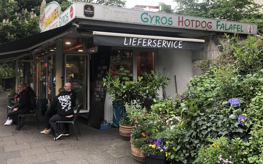 At the Hamburger am Turm in downtown Frankfurt, Germany, there are a couple of tables to sit at across from the flowers and shrubs seen here. There are more along busy Eschenheimer Anlage street, or in inclement weather, in a tent on the other side of the building.