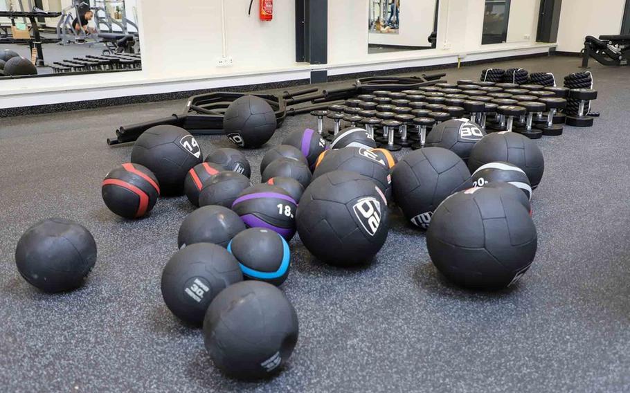 Veteran breaks Guinness World Record for dumbbell curls Stars and Stripes