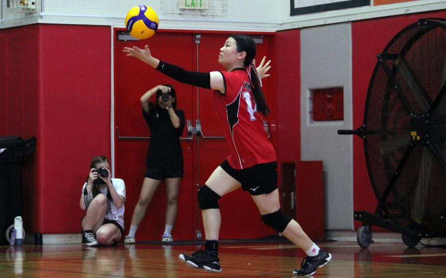 Kay Kim gets set to serve.