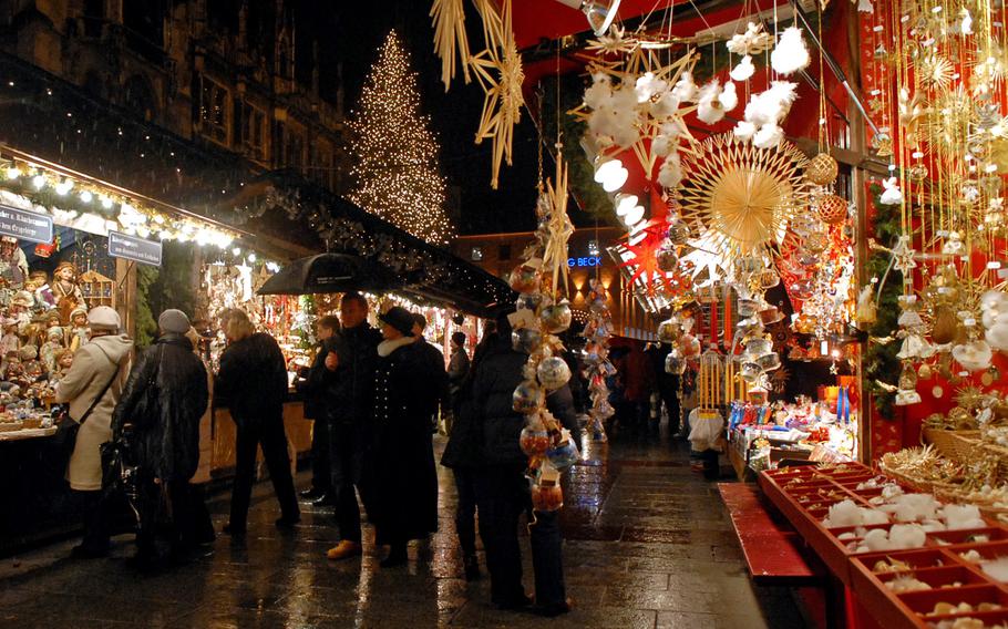 Visitors brave Munich’s wet, cold December weather to wander around the Christmas market on the Marienplatz. Earlier this month, the city canceled the market, and on Nov. 19, 2021, the state of Bavaria announced that all Christmas markets are canceled.