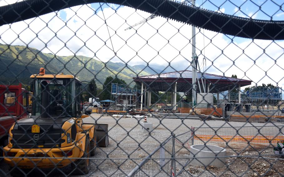 A photo of an unmanned construction site.