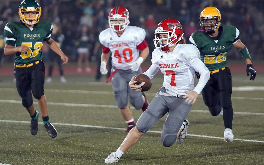 Nile C. Kinnick quarterback Zeke DeLaughter (27-for-40, 526 yards, 11 touchdowns in three games) is just as apt to tuck the ball and run to get yards as needed, Red Devils defensive coach Gary Wilson said.