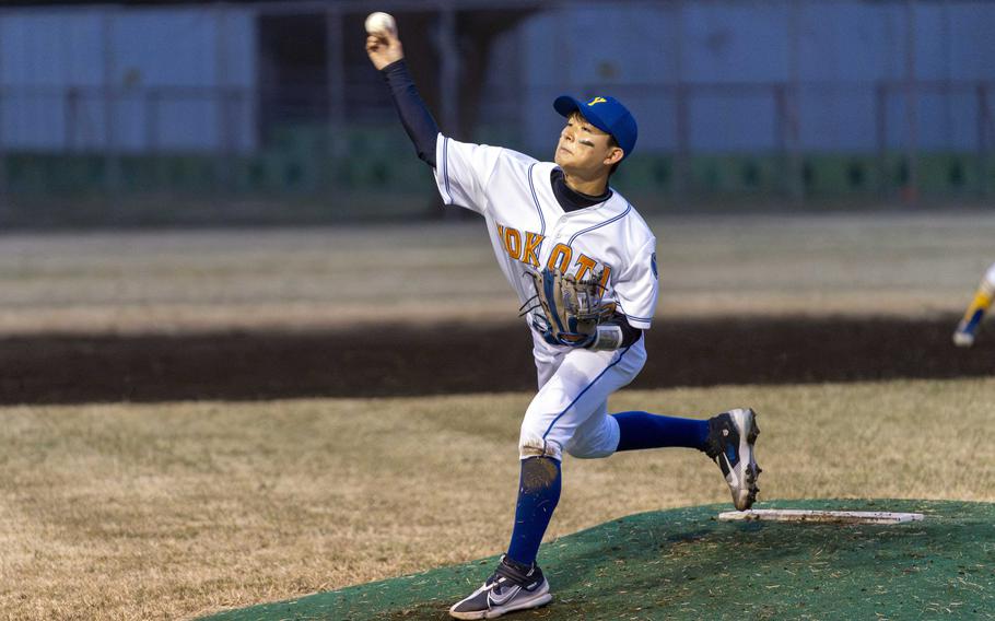 Takumi Iwazaki-Chung pitches.