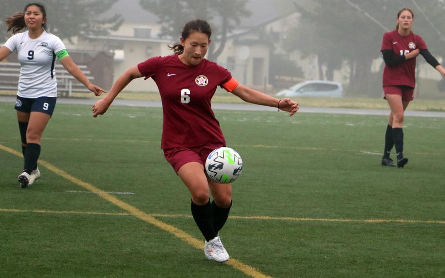 Perry’s Sasha Malone steadies the ball against Osan during Tuesday’s girls Division II soccer tournament game. The Samurai won 3-0.