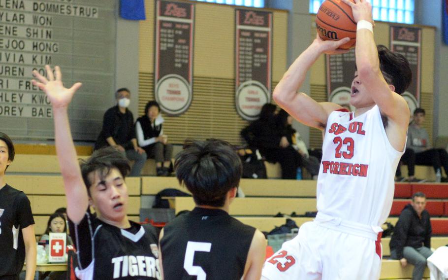 Senior Keahi Brumsickle scored 37 points to power Seoul Foreign to its second straight Korean-American Interscholastic Activities Conference boys basketball Cup Tournament title, with a 69-52 win over Seoul International. Brumsickle was named the tournament’s Most Valuable Player.