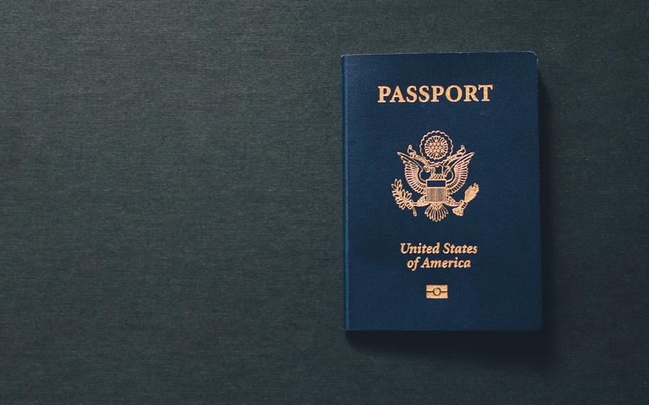 A new program allows U.S. service members and others in the Defense Department community to renew their passports online without having to mail their applications and supporting documents. 