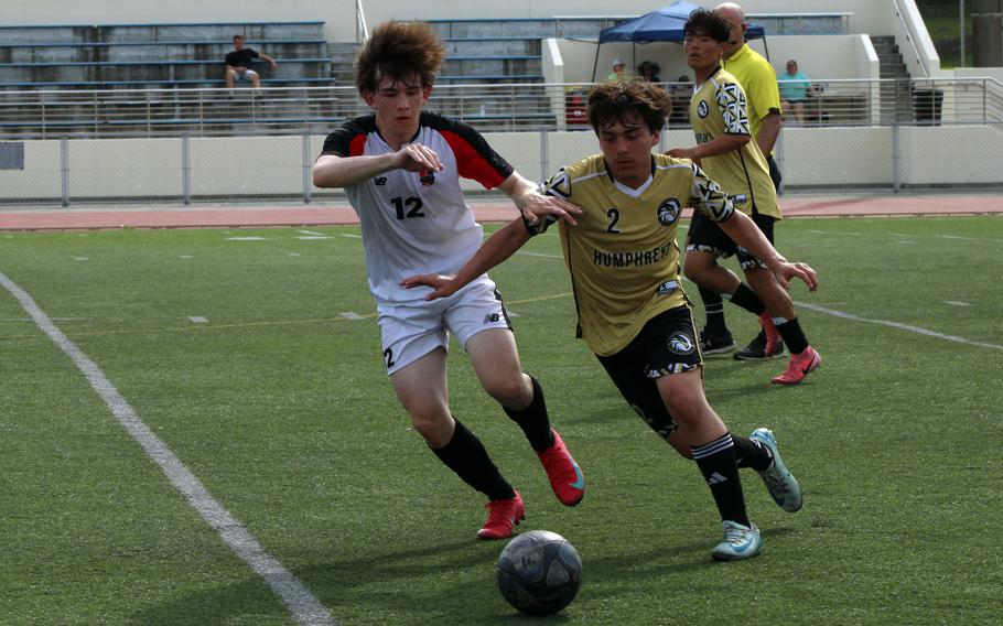 Kinnick's Kevin Segar and Huphreys' Ryan Flores chase the ball.