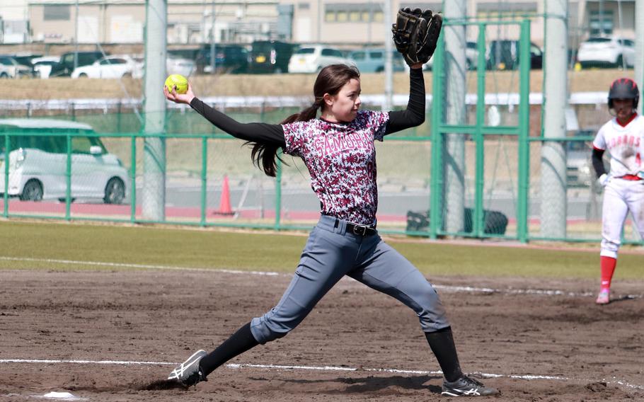 Miah Apperson pitches.