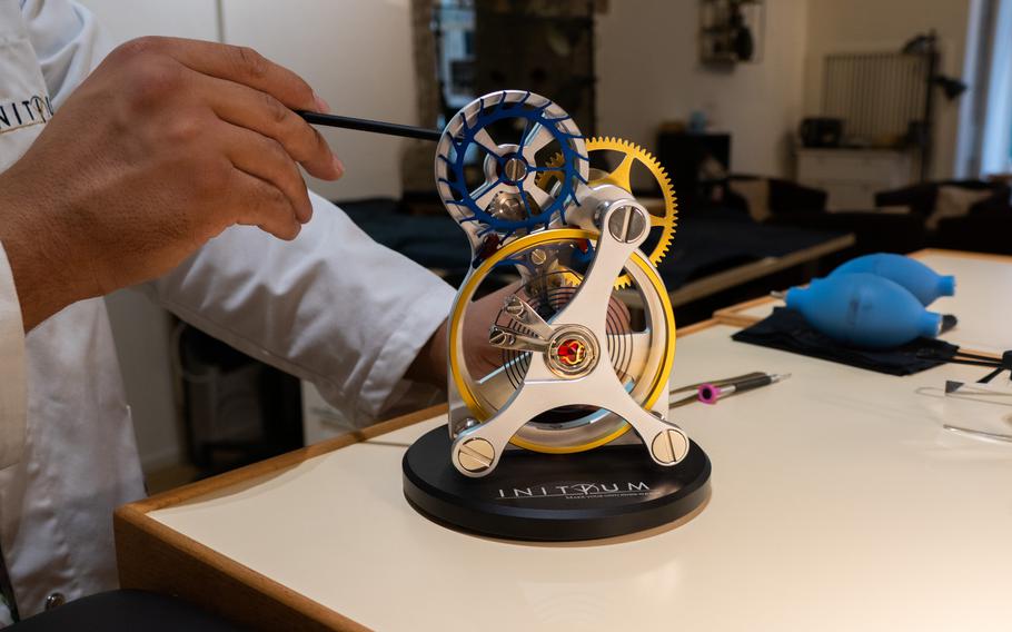 At Initium, Fabiano Pericles instructs with a working model of a watch movement. 