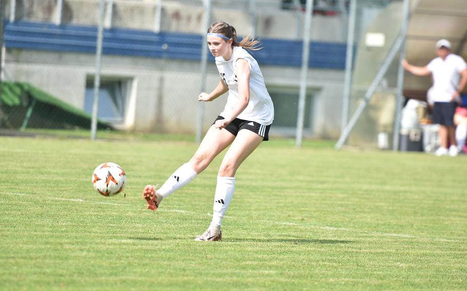 Lexie Pollard scores.