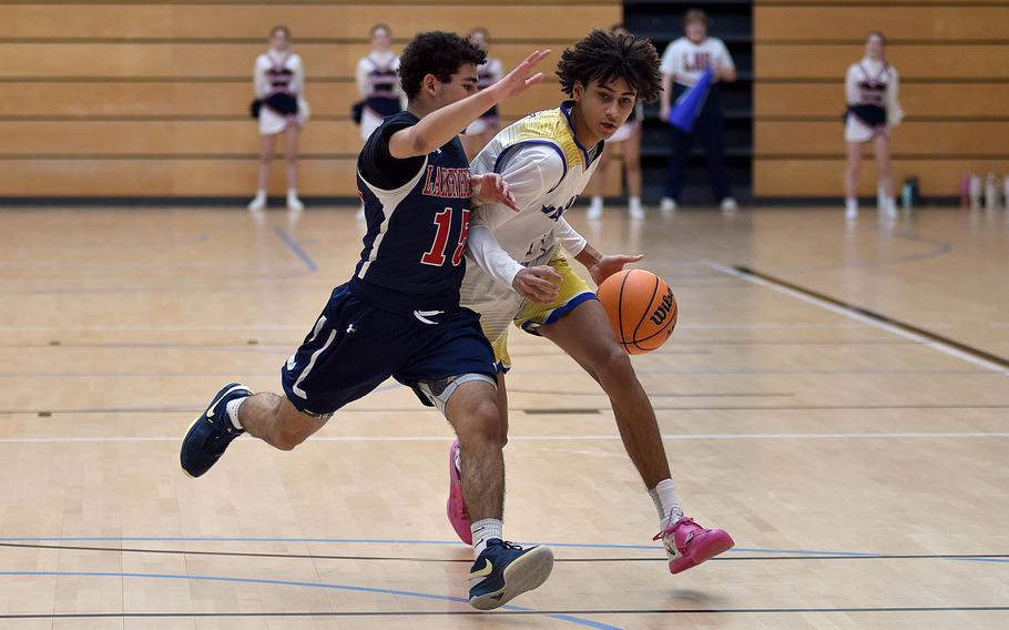 Carter Edwards drives.