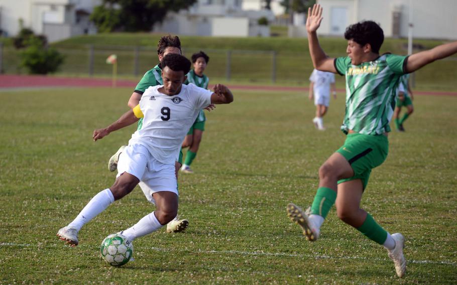 Elijah Whipp maneuvers on the soccer field.