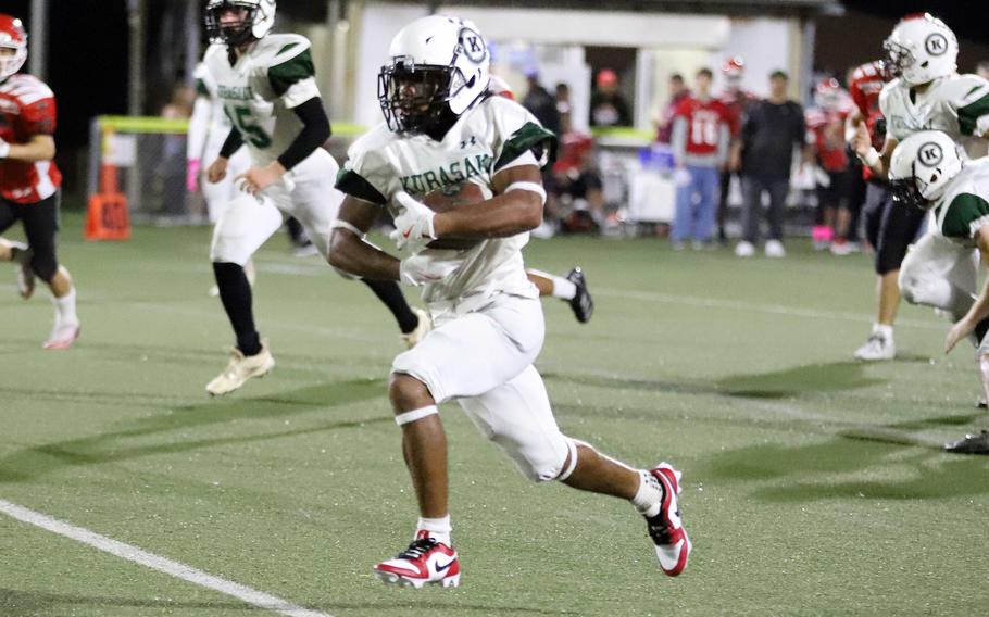 Haustyn Lunsford runs with the football.