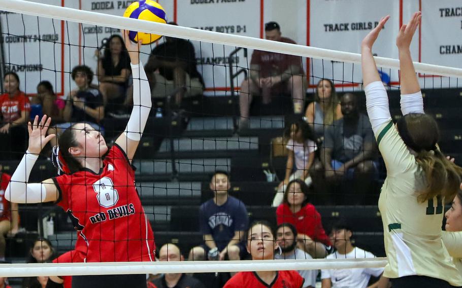 Isabella Marchetti tries to score.