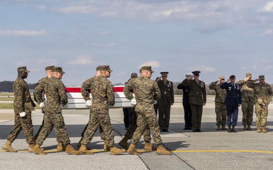 A U.S. Marine Corps carry team transfers the remains of Marine Corps Gunnery Sgt. James W. Speedy of Cambridge, Ohio, at Dover Air Force Base, Delaware, March 25, 2022. Speedy was assigned to Marine Medium Tiltrotor Squadron 261, Marine Aircraft Group 26, 2nd Marine Aircraft Wing, Marine Corps Air Station New River, N.C.
