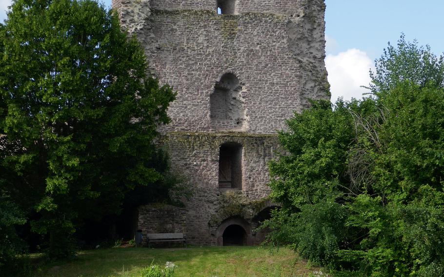 The Turmburg, a single tower fortress built around 1070, was the original structure in what would become Burg Hayn in Dreieichenhain, Germany. The rest of the castle was built in the late 13th century.