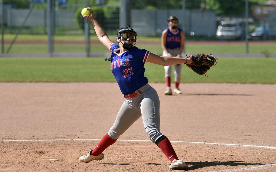 Kelsey Moya pitches.