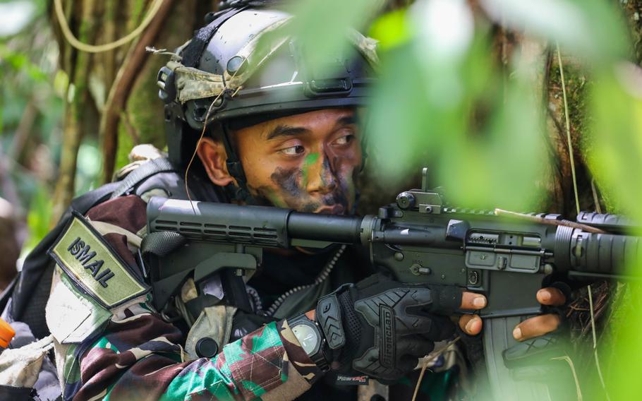 An Indonesian National Army soldier scans for opposing forces during the Joint Pacific Multinational Rotation Center rotation exercise at Kahuku Training Area, Hawaii, Oct. 25, 2021.