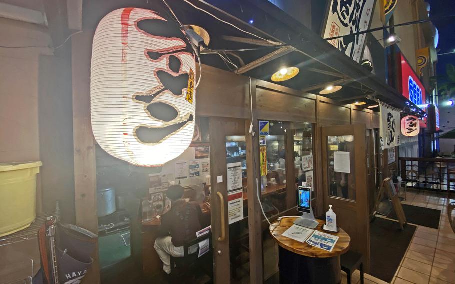 Hayate Maru is a Hokkaido-style ramen restaurant hidden within the maze of buildings at American Village in Okinawa’s Chatan area.