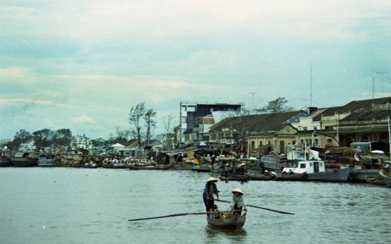 Hed: Da Nang river scenes, 1968

Da Nang, South Vietnam, Aug. 15, 1968: On assignment in Da Nang for the ceremony marking the 11th anniversary of the Army of the Republic of Vietnam's  I Corps at which President Nguyen Van Thieu would speak, Stars and Stripes photographer Kim Ki Sam decided to use some color film and shoot some scenes in and around Da Nang, including several river scenes as this one. 
News photography at the time was still mostly shot in B&W, so finding color film in the Stars and Stripes' photo archives is always a treat. 

Looking for Stars and Stripes’ coverage of the Vietnam War? Subscribe to Stars and Stripes’ historic newspaper archive! We have digitized our 1948-1999 European and Pacific editions, as well as several of our WWII editions and made them available online through https://starsandstripes.newspaperarchive.com/

META TAGS: Pacific; Vietnam War; South Vietnam; river; locals; Vietnamese; way of life; boats; color film