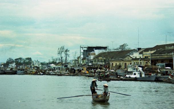 Hed: Da Nang river scenes, 1968

Da Nang, South Vietnam, Aug. 15, 1968: On assignment in Da Nang for the ceremony marking the 11th anniversary of the Army of the Republic of Vietnam's  I Corps at which President Nguyen Van Thieu would speak, Stars and Stripes photographer Kim Ki Sam decided to use some color film and shoot some scenes in and around Da Nang, including several river scenes as this one. 
News photography at the time was still mostly shot in B&W, so finding color film in the Stars and Stripes' photo archives is always a treat. 

Looking for Stars and Stripes’ coverage of the Vietnam War? Subscribe to Stars and Stripes’ historic newspaper archive! We have digitized our 1948-1999 European and Pacific editions, as well as several of our WWII editions and made them available online through https://starsandstripes.newspaperarchive.com/

META TAGS: Pacific; Vietnam War; South Vietnam; river; locals; Vietnamese; way of life; boats; color film