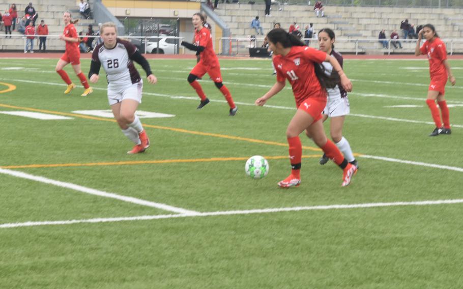 Kaiserslautern's Ulua Villalobos attempts to pass the ball away from Vilseck defenders during a a game on Saturday, April 30, 2022 played in Kaiserslautern, Germany.