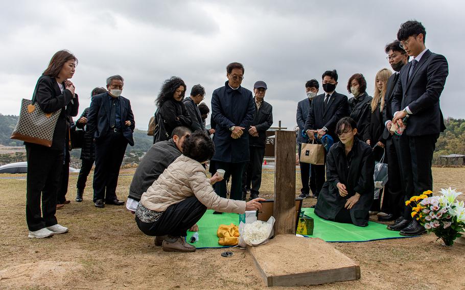 The Lee family gathers around Lee Jong-wook's burial site at Daejeon National Cemetery.