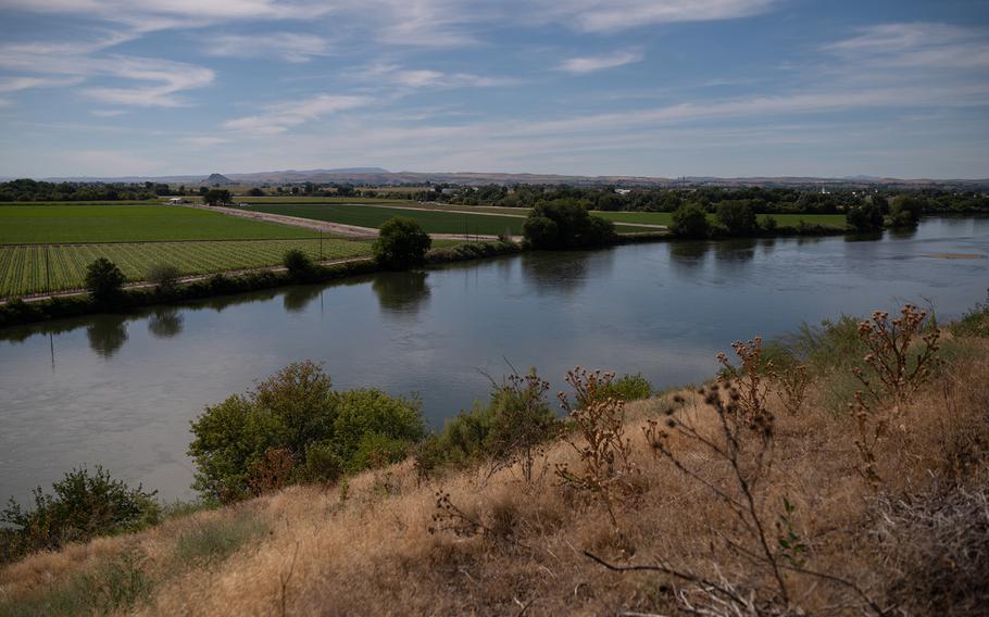 The Snake River forms the border between Oregon and Idaho. 