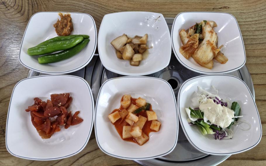 Side dishes play an essential role for samgyetang. Crisp pickled radish and onions, fresh salad, and classic kimchi help balance the menu’s warmth with cool, acidic crunch. 