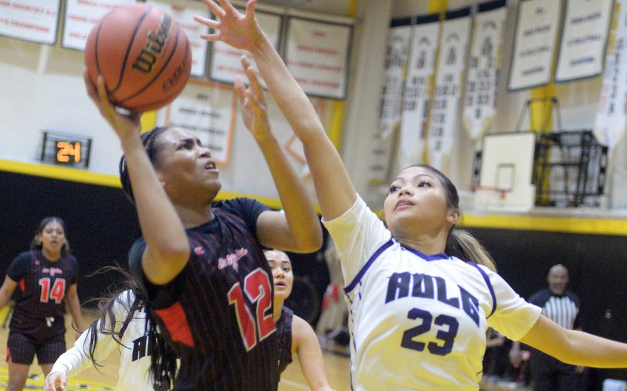 KaMiyah Dabner, left, and Nile C. Kinnick are taking aim at back-to-baack Far East D-I tournament titles and the sixth in school history.