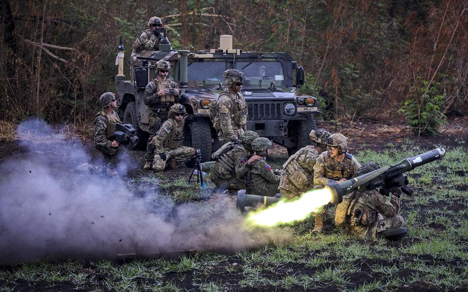 Soldiers firing a Javelin.