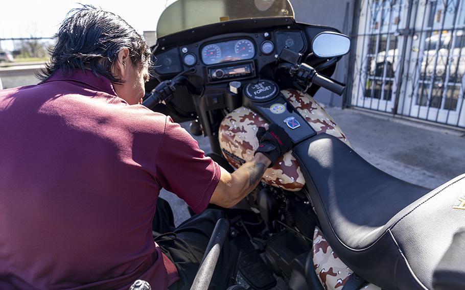 A wounded veteran, who received medical treatment at Fort Sam Houston in 1993 after sustaining injuries in the Battle of Mogadishu, signed a Harley Davidson motorcycle specially commissioned to honor the sacrifices of those who fought in that conflict. 