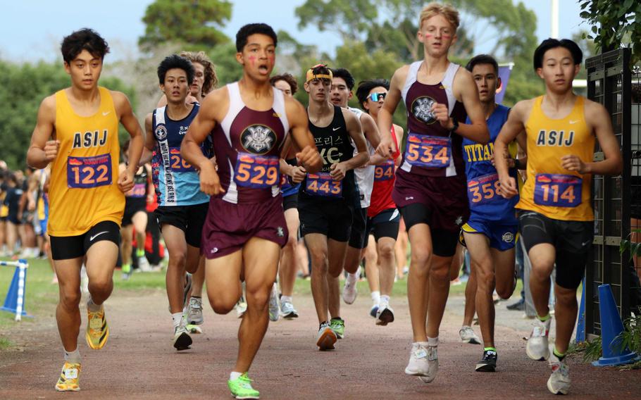 Zion LaCount and Samuel Williams run.