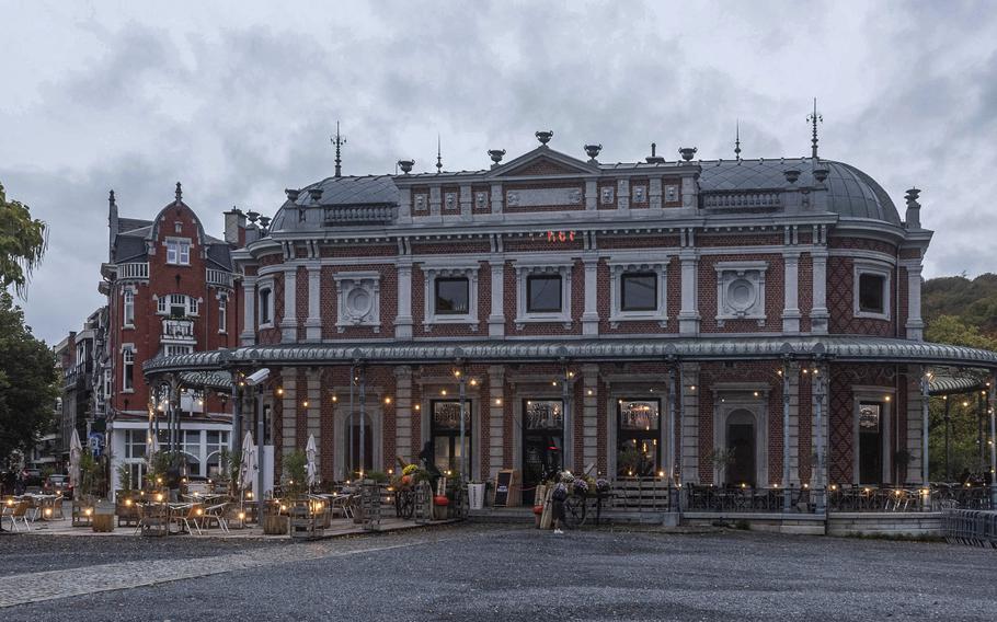 A brew pub now occupies the Pavillon des Petits Jeux, a Belle Epoque building in Spa, Belgium. It is on the grounds of Parc de 7 Heures, or 7 o'clock Park, so named because doctors used to tell treatment seekers in Spa to take therapeutic evening walks there.