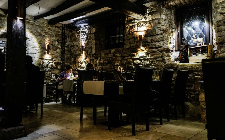 Constructed about four centuries ago, the building that houses Grifo Restaurant in Kerzenheim, Germany, is steeped in history. Originally a farm building, it features such characteristic elements as thick stone walls and heavy wooden beams.