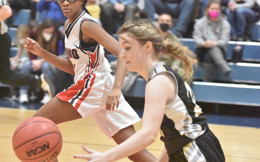 Aviano’s Serena Taylor watches Vicenza’s Sara Fitch try to keep the ball in front of her during a fast break on Friday, Feb. 4, 2022, in the Cougars’ 34-9 victory.