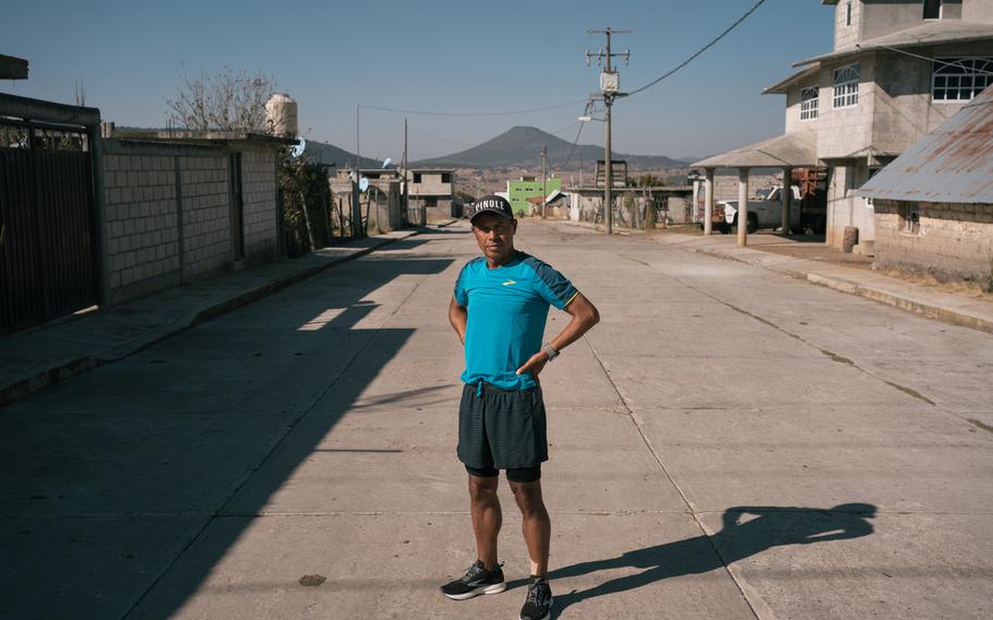 German Silva before his run in Rancho Nuevo, Hidalgo, on Jan. 18, 2022.