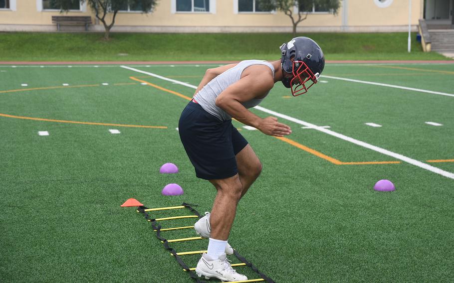 Cruz Cottingham goes through a drill.